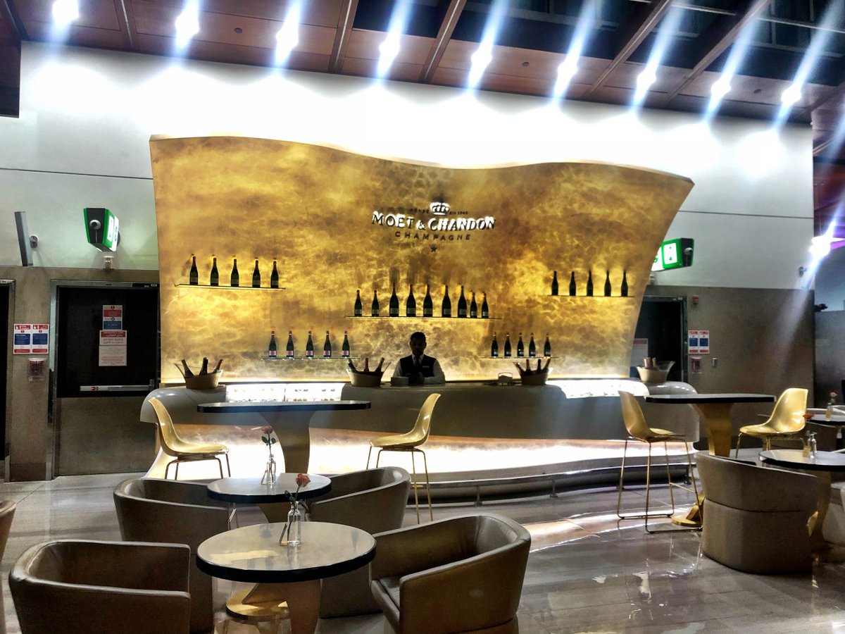 theboutiqueadv's tweet photo. Loving the Moët bar in the Emirates lounge at Dubai airport! And the bulgari toiletries are a nice touch! @emirates #emirates #turningleft https://t.co/fk7mSnPGqg