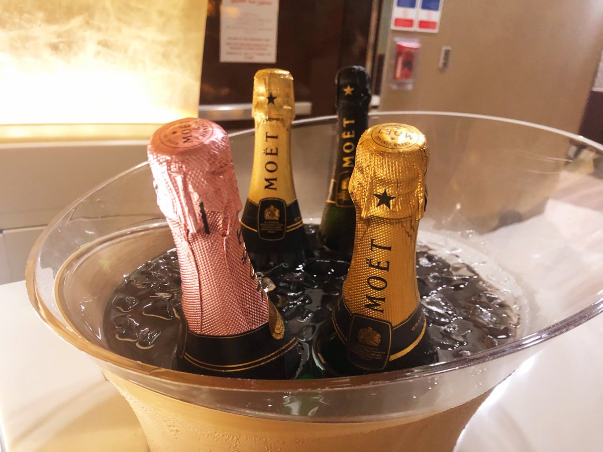 theboutiqueadv's tweet photo. Loving the Moët bar in the Emirates lounge at Dubai airport! And the bulgari toiletries are a nice touch! @emirates #emirates #turningleft https://t.co/fk7mSnPGqg