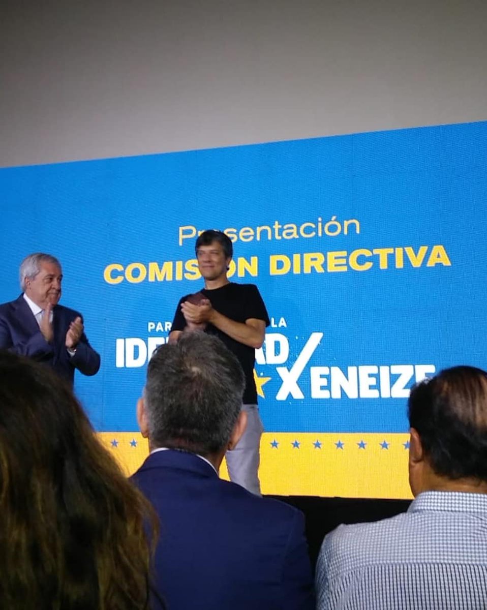 OHDU1035's tweet photo. Anoche cubriendo la Asuncion de @jorgeamorameal y @mariopergolini 
Felicitaciones por recuperar la identidad xeneize 💙💛💙 https://t.co/VIJAay5JRZ