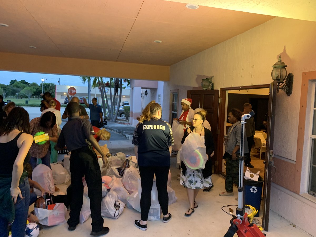 ORBCOMM_Inc's tweet photo. Some more images of the ORBCOMM Florida team helping out with the local @ToysForTots_USA campaign this week. Thanks to all the volunteers for chipping in to help put a smile on some young faces this Christmas! #ToysforTots #ORBCOMMunity #NiceSuit https://t.co/V9Dfq5sNm7