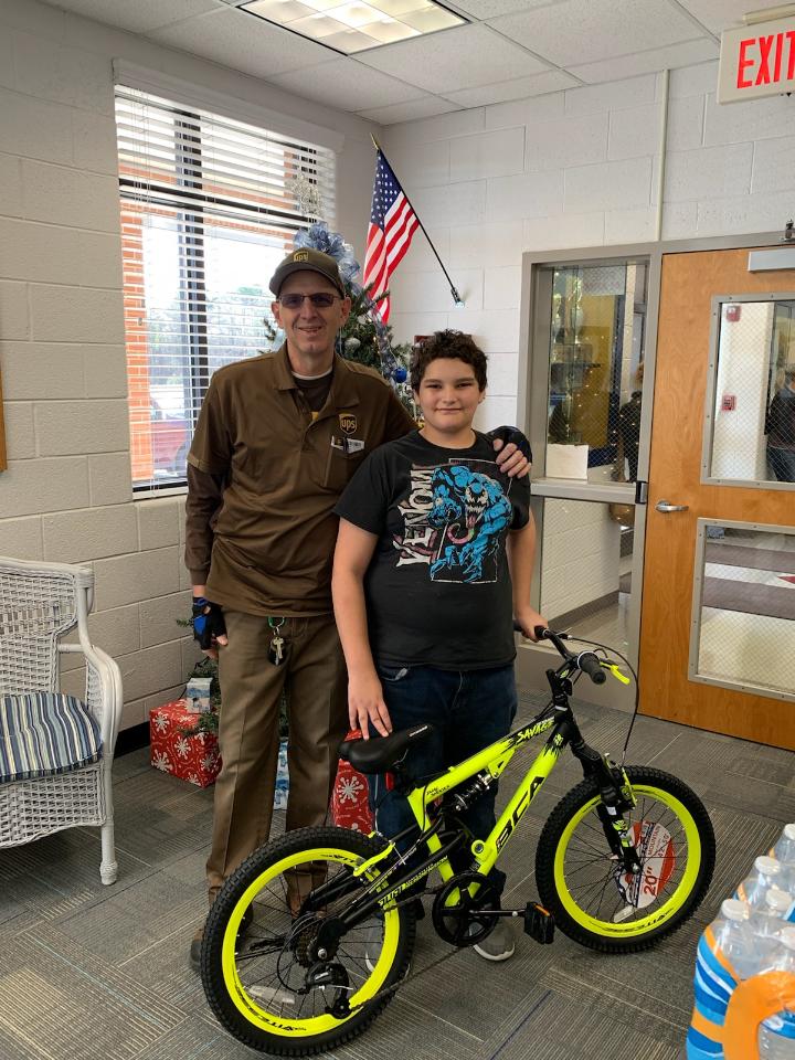 HarveyRender's tweet image. Co workers making a difference..
UPS#BFK
Thanks Baker