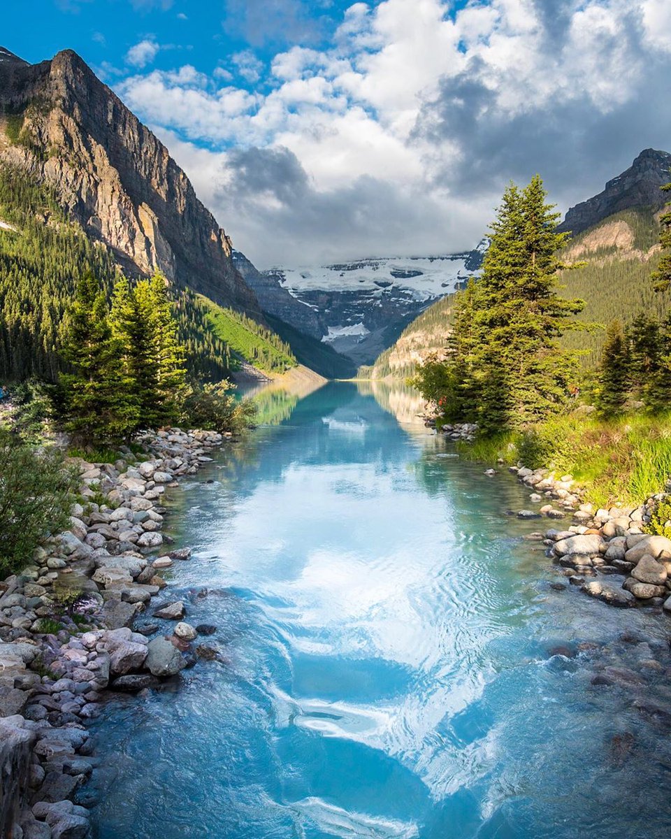 Lake Louise, Canada

(via Instagram/swissclick_photography)