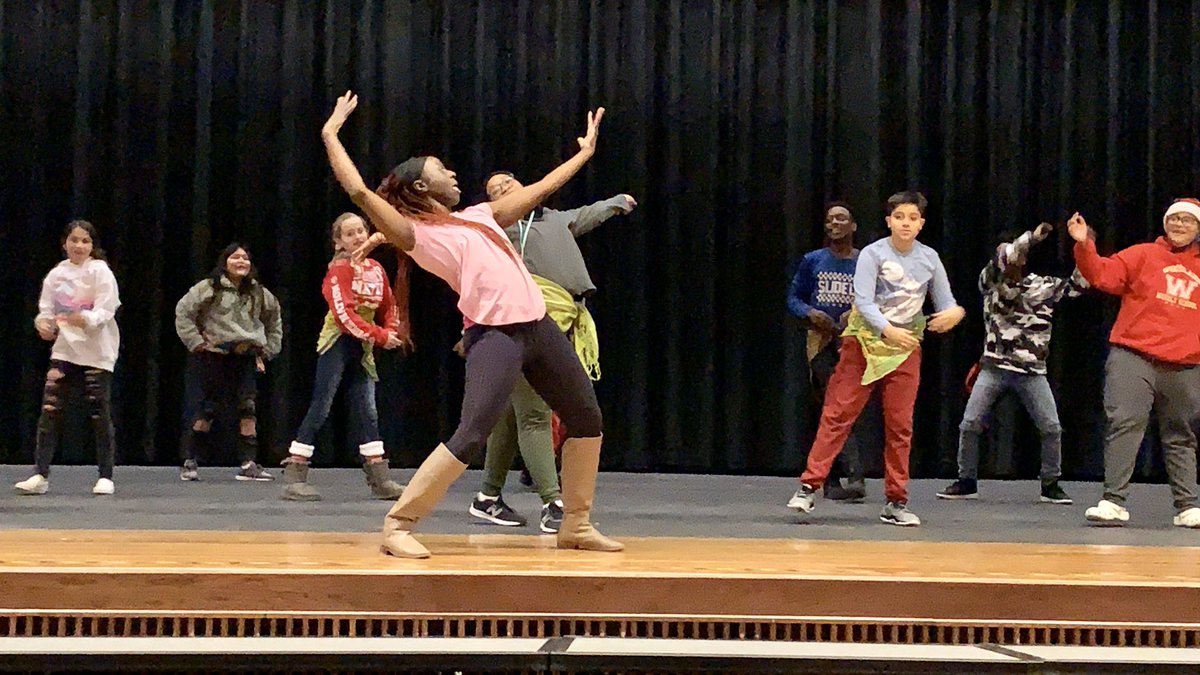 randireiser's tweet photo. It’s a shame that Twitter only allows you to post 4 pictures! There were so many great things happening at @ms_woodland this morning! Thanks to the @TillesCenter for teaching us music and dance from west Africa to help us better connect to our novel. @emeadowschools https://t.co/sPlIJAtgHN
