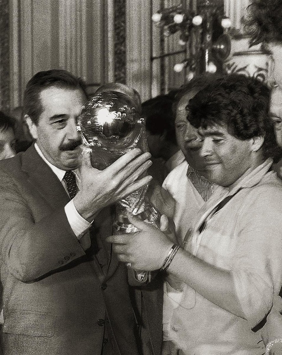 revillodevuelta's tweet photo. RETRATO DE ARTES Y OFICIOS
Dialogamos VICTOR HUGO BUGGE
Es Jefe de Fotografía del Gobierno de la Nación.
Define su fotografía como "oficial, no oficialista", ya que registra lo que ocurre en la Casa de Gobierno y a las figuras políticas. https://t.co/Nb2A21Whdm