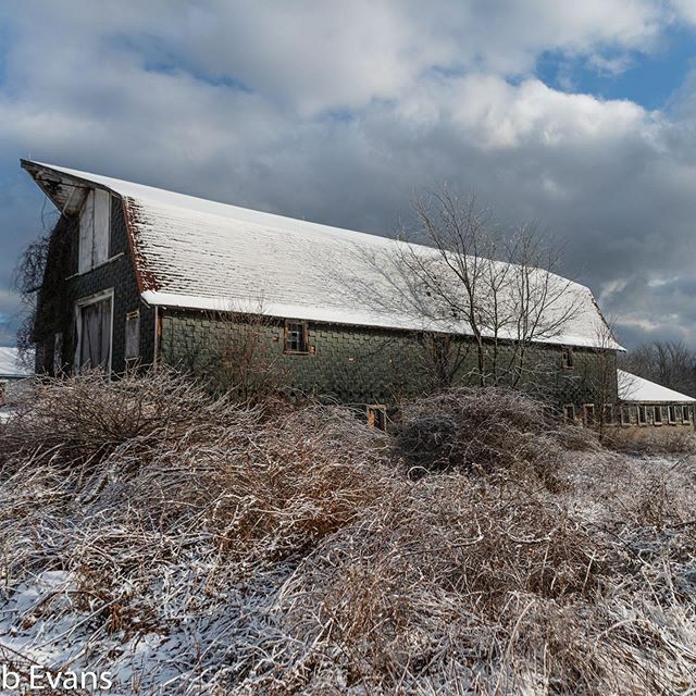 Abandoned dairy barn on old farm  #abandoned #decay #deserted #urbex #farm #snow #winter ##massachusetts #newengland #photography #nikon #nikonphotography #nikonphotographer #ignewengland #igmassachusetts ift.tt/34HT2VF