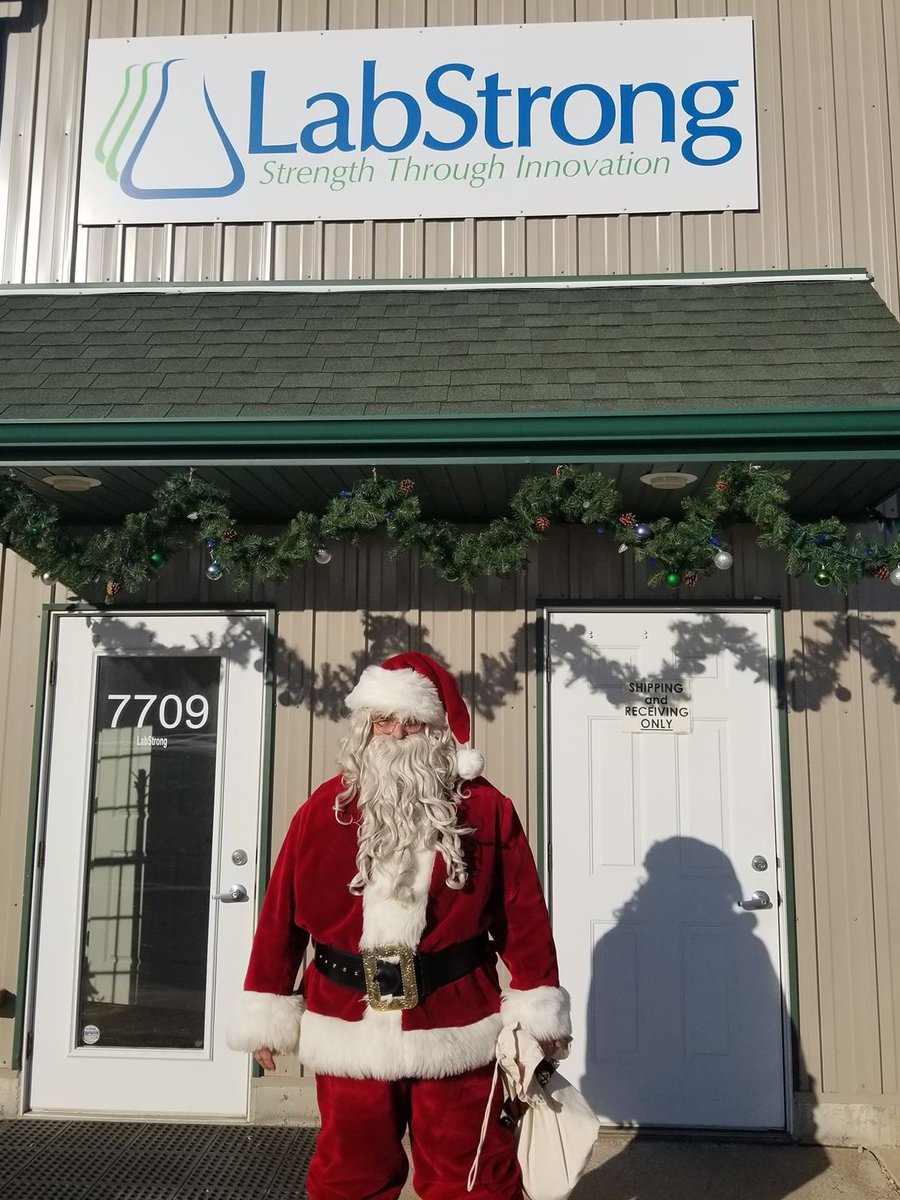 labstrong's tweet photo. #SantasComingToTown and he stopped in at @labstrong !  Follow us to catch a few pics of his visit with our team!

#SantaClaus #SantaWatch https://t.co/jXCTlZxWFB