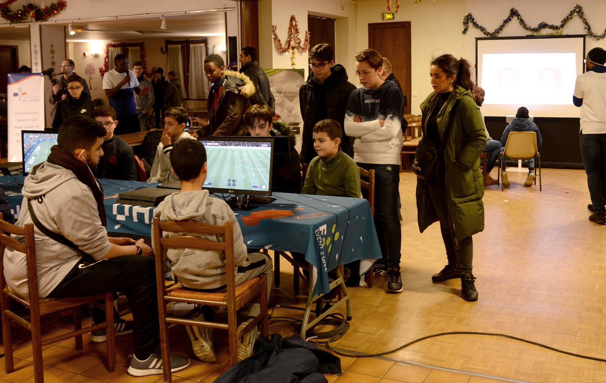 Retour en images sur le #tournoi #FIFA20 qui s’est déroulé ce soir avec <a href="/Event2Give/">Event2Give</a> et la présence de <a href="/Nanix95/">Regardez Invincible et X-Men 97🦸🏻‍♂️</a> #esport #jeuxvideo #footballvirtuel #fifa #gaming