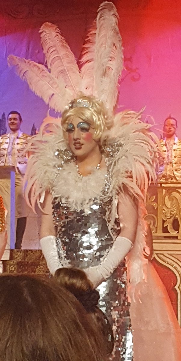CarthyRobbie's tweet photo. Just back for the #CheeriosPanto at the Dooooommmmme and I must say as much as I love @jakecartermusic (and he was brilliant) but I swear on me huuuur @robert_murph (Buffy) you are the meaning of panto. Your a superstar I never laughed so much. Dying to see your 1 man show ππ https://t.co/jUmrICa7nZ