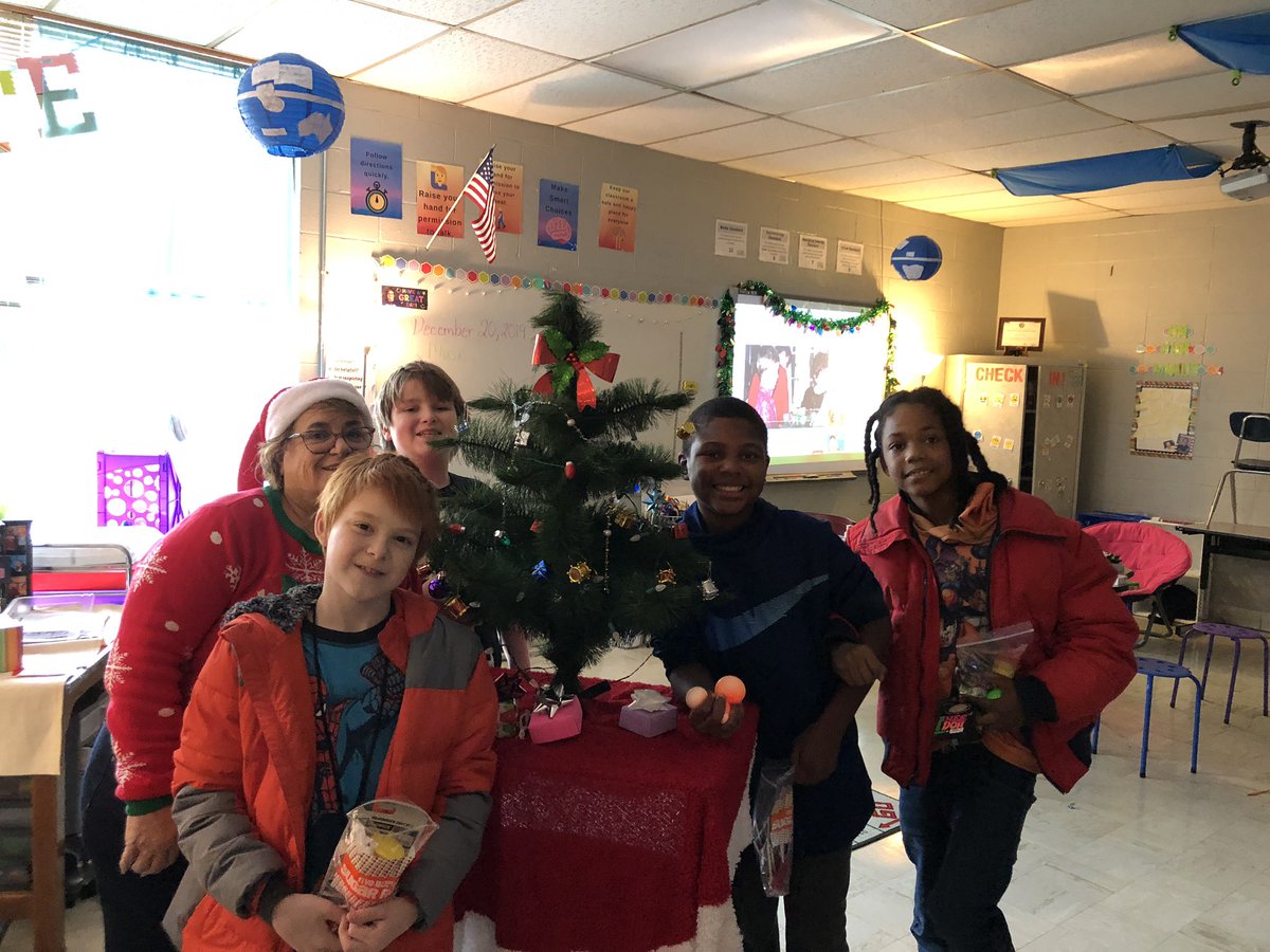 Merry Christmas from IA 6th grade@IAdragons