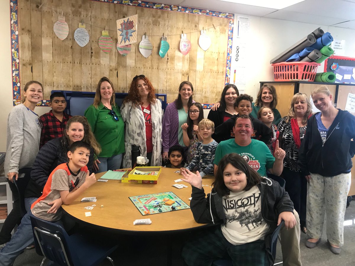 D1Superhereos's tweet photo. Thank you to all who support the students and staff of D1! Wishing you a season of peace and joy. ⁦@TLSHawks⁩ https://t.co/GyzNHg6VAJ