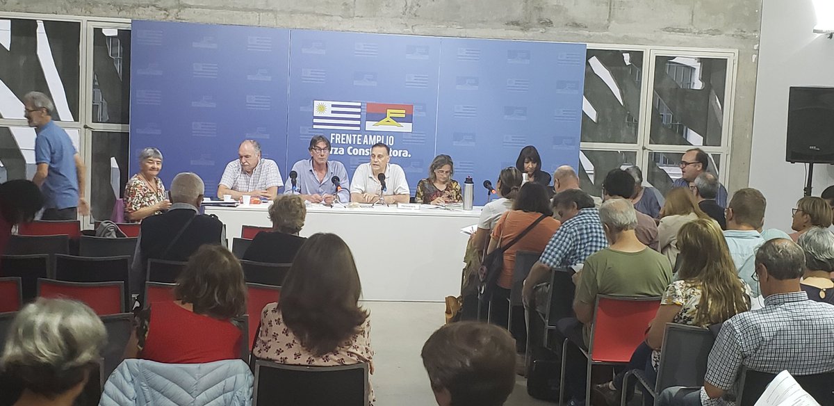 titacoll's tweet photo. [AHORA] Comenzando el #PlenarioDepartamental de Montevideo
Comenzando el proceso que el @Frente_Amplio se da para discutir y procesar cómo elegir candidatos y el método de construcción del #ProgramaDepartamental 2020-2025
El Presidente @varela2121 inicia con su informe https://t.co/3A0Bsl2lpZ