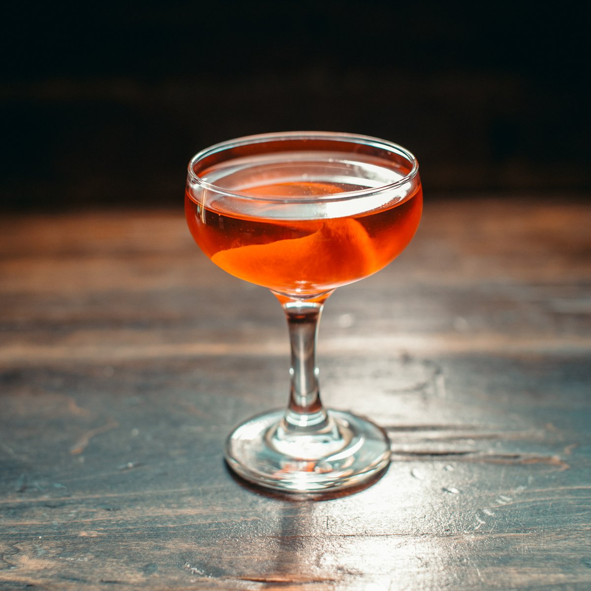 Who said #rosé is only for the summertime? 
It's #RoseAllDay over here! Especially with our Rosé #negroni cocktail - it's got gin, rosè vermouth, Campari, and aperol.