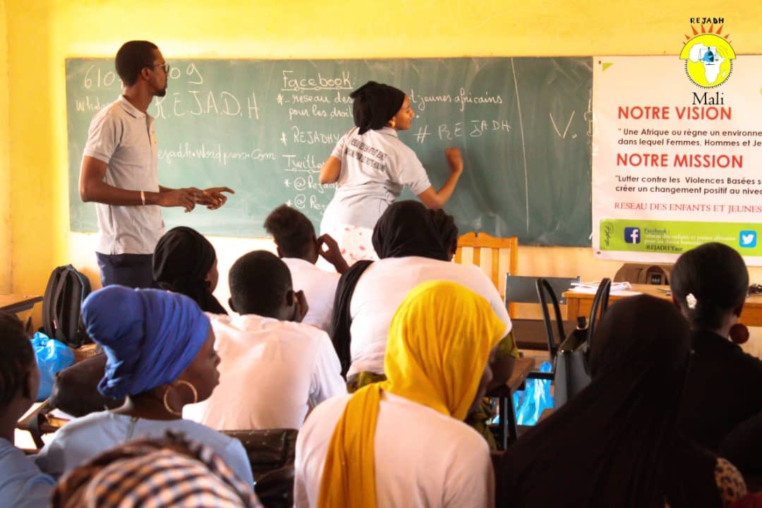 RejadhM's tweet photo. #stop au #VBG en milieu scolaire 
#REJADHMALI 
S’engage à éliminer tout les formes de violences en milieu scolaire 
@DickoHaoua @ONUFemmesMghrb @unicefmali @ACSeland https://t.co/bnKbP8JWqZ