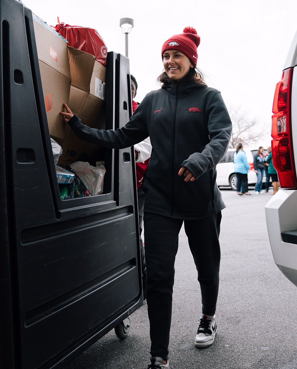 RazorbackWBB's tweet image. Thank You So Much @archildrens For Having Us!

We Appreciate It 🙌

#SideBySide 🐗🏀