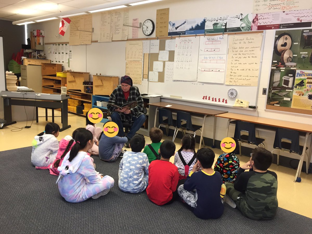 mstangfaywood's tweet photo. Continuing Finch’s Holiday Read-Aloud tradition where students listen to different stories read aloud while enjoying chocolate milk and cookies! @FinchPublic #holidayspirit #literacy #richliterature #schoolspirit https://t.co/J57FsYNUI7