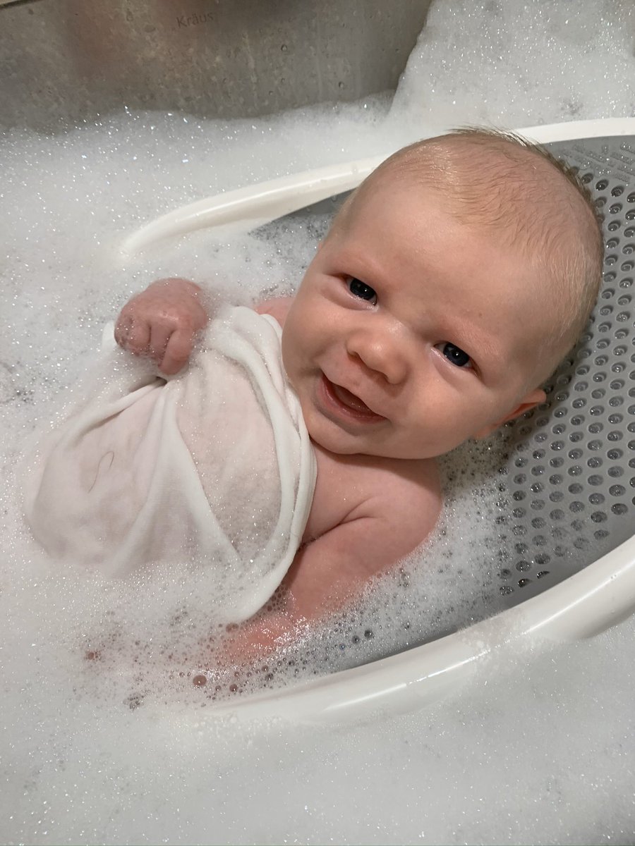 ChrisParno's tweet photo. August (Auggie) Appreciation Post!! 6 Weeks this week!! So thankful for the holiday season with him before the track season takes off!! #Baby #TrackBaby #VolunteerAssistant https://t.co/UMJiC0i6fn