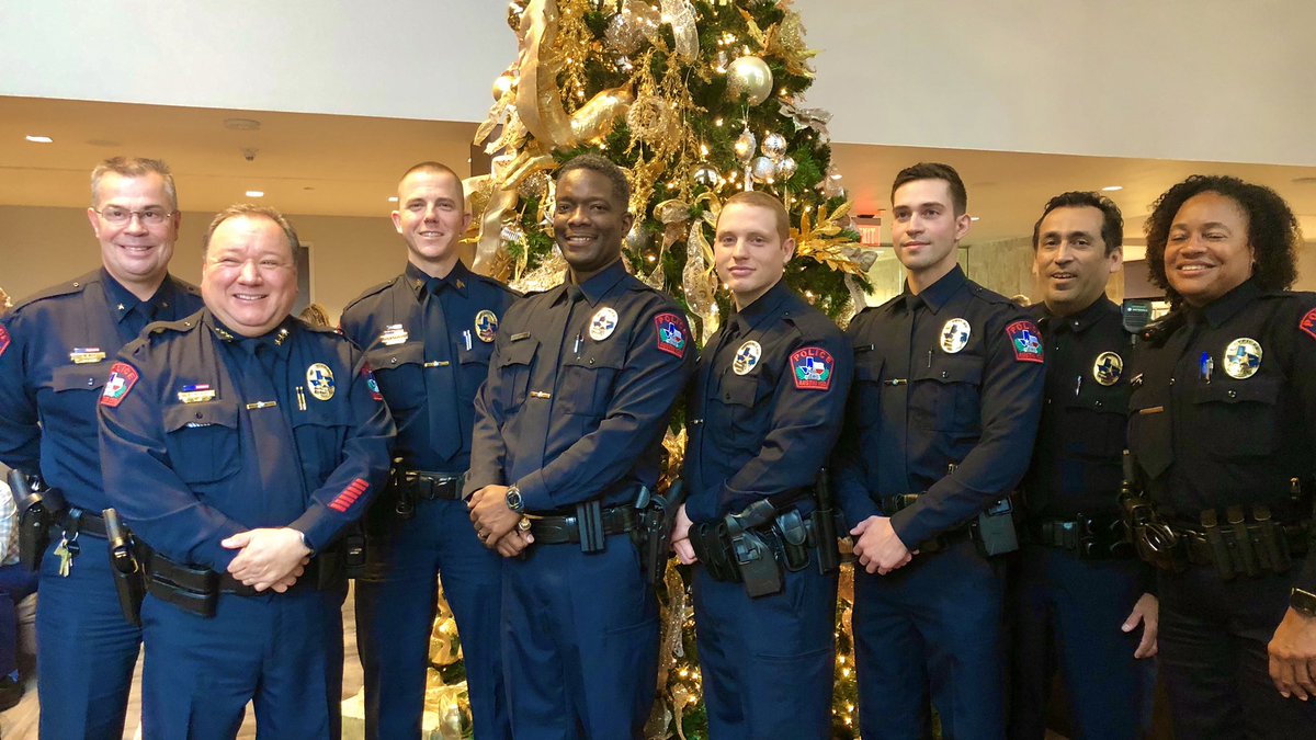 AISDPolice's tweet image. Ofc. Lang, Ofc. Kemp, and Ofc. Garcia #graduated the @utsystem police academy this morning! Professional program with amazing instructors! Congrats to their classmates from UT System Police, @KylePolice and @BastropCountySO! @AustinISD #differentroads #samedestination #bluefamily