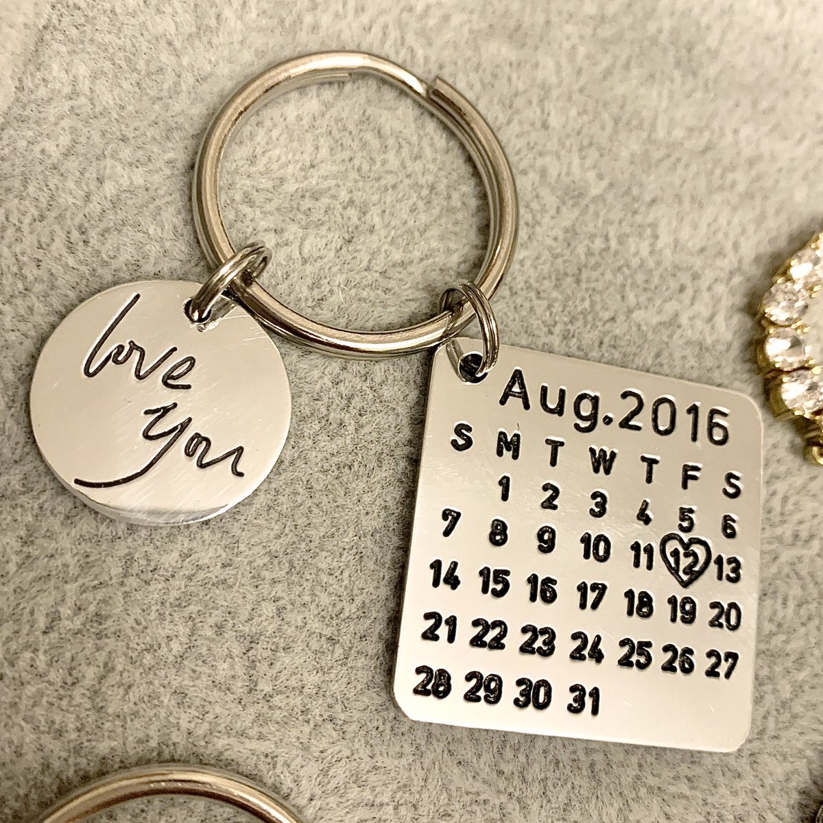 MasterFPL's tweet image. My boyfriend got me a keychain with our date on it &amp;amp; look at cute it is! 😍💖😭