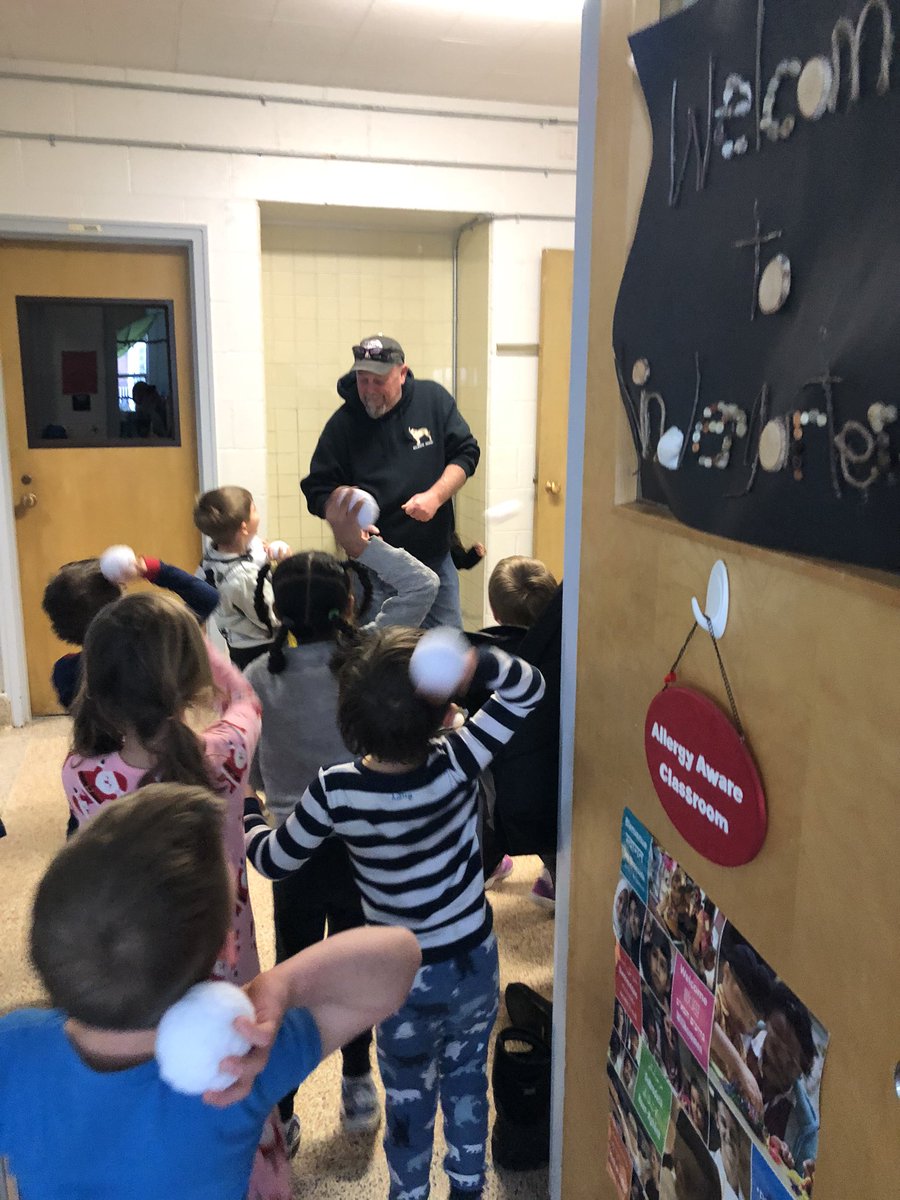 CentralPS_LDSB's tweet photo. When the kindergarten children break the ‘no throwing snow’ rule. #indoorsnowballfight @LimestoneDSB #learnatcentral #seeyourselfinlimestone https://t.co/jgohSsm6R6