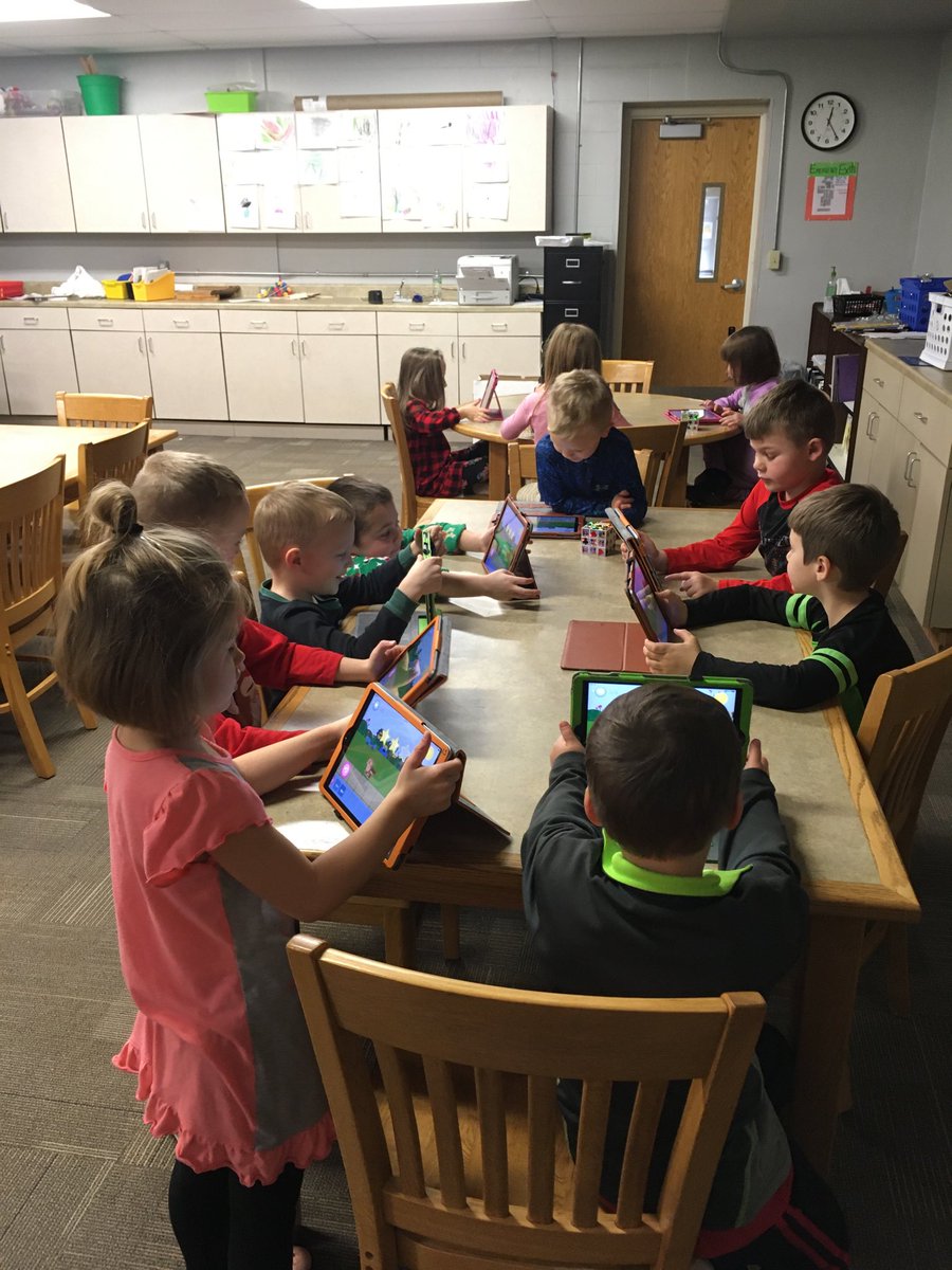 JCSD_Library's tweet photo. Mrs. Anderson’s class is doing a great job of coding with CodeMonkey! #HourOfCode #JCSDpride #AASLstandards #Explore https://t.co/ISwXgSTWgZ