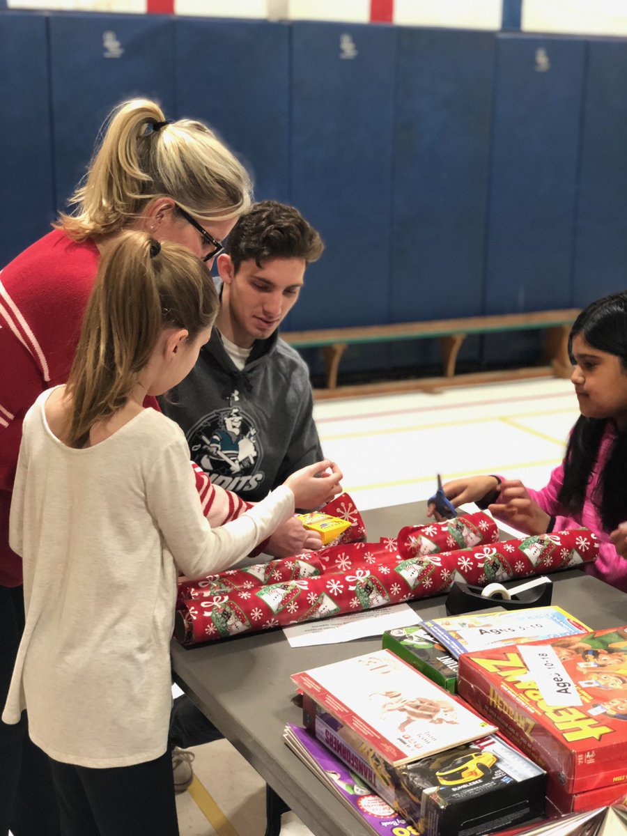 BanditHockey's tweet photo. Thank you to @MrsConsorti class for having us help wrap gifts for the Brantford Hospital today! Happy holidays everyone! @GEDSB @OHAhockey1 @GOJHL https://t.co/SKMJ3zwdwQ