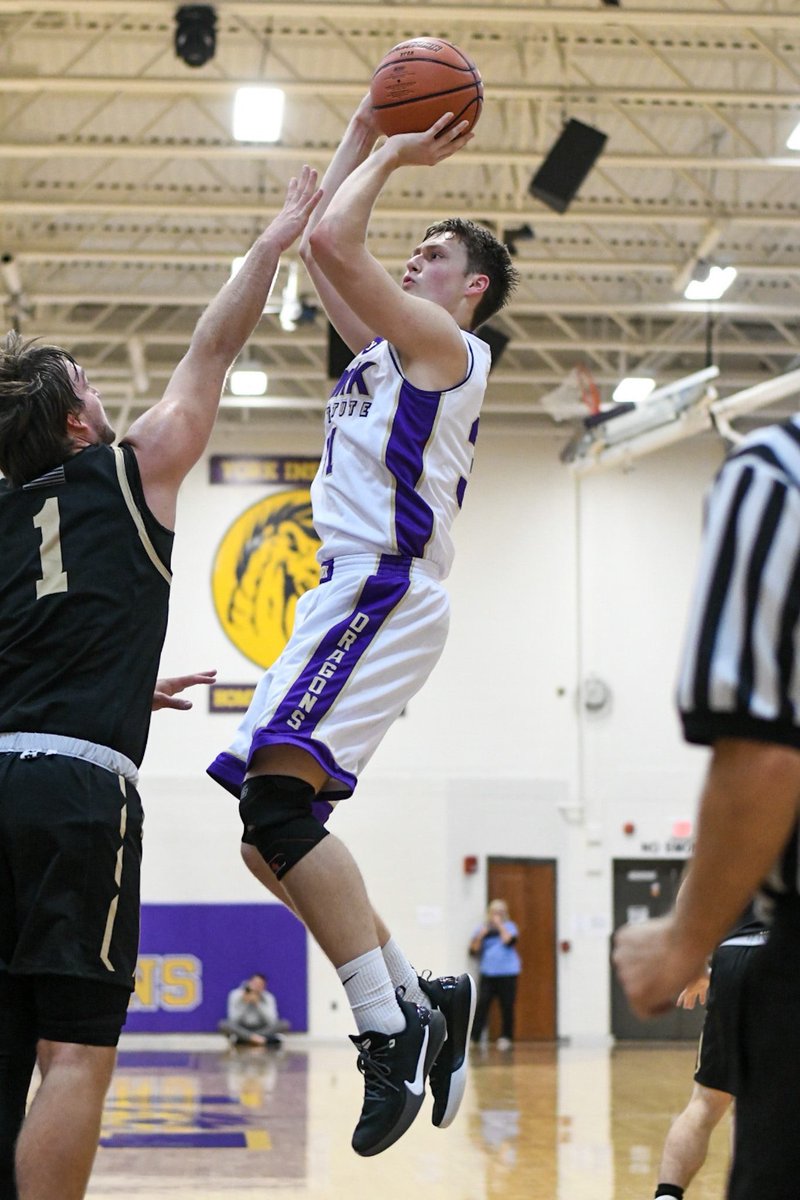 se_recruiting's tweet photo. @noah_smith31 and @nicsmith_24 are off to a great start to the year for York Institute. 
Coaches can catch them at Stone Memorial today at 4:30pm versus Loretto and tomorrow at 1:30. 
2020 Noah Smith - 16.3ppg, 80%FT, 51%FG 
2022 Nicolas Smith - 13ppg, 50% from three point range https://t.co/Oz2LgdBUjK