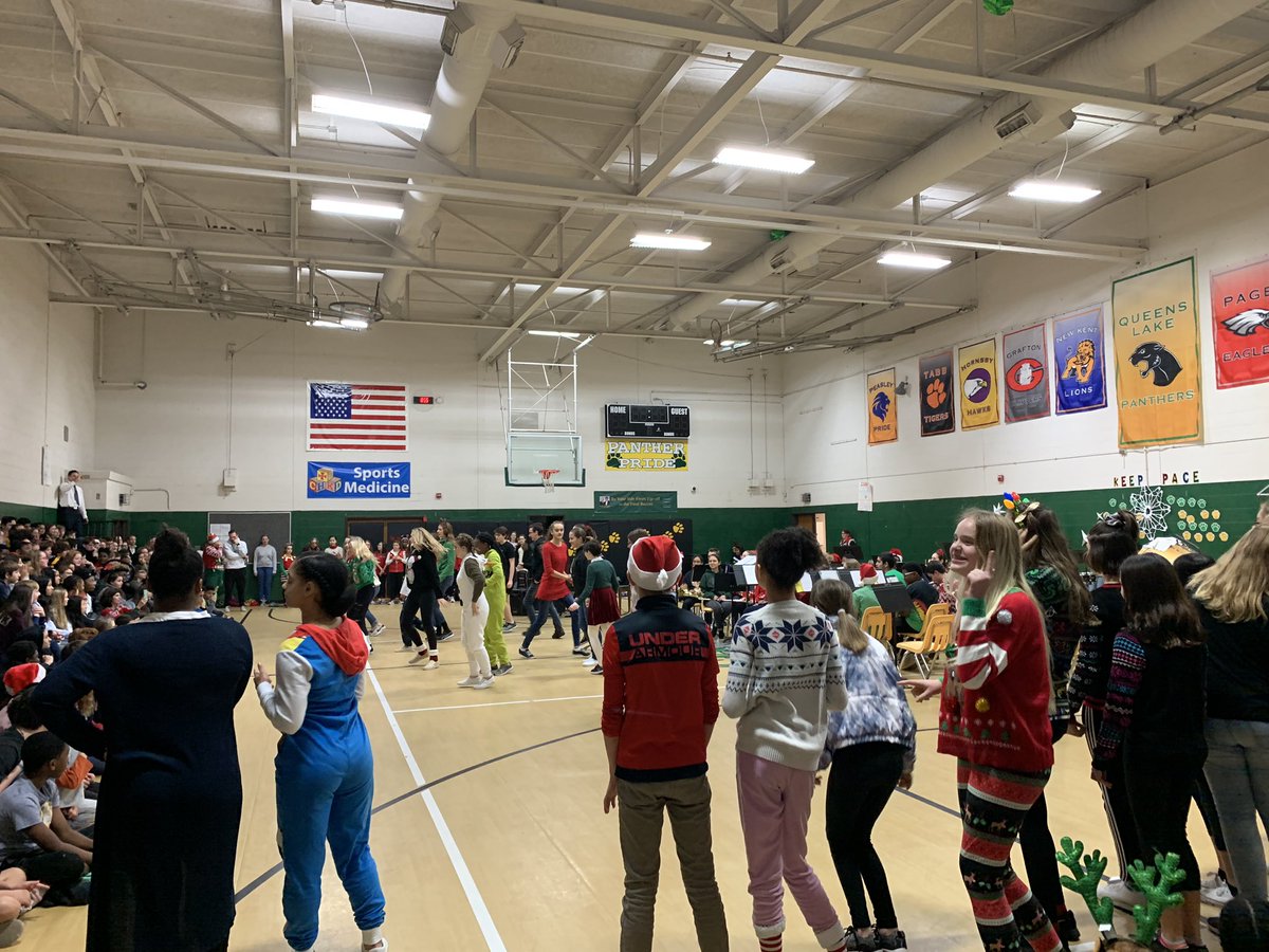 KateLubrano's tweet photo. Bucket filled after getting to see my panther cubs this morning at their Queen’s Lake holiday performance! 🌲💗 #qlms #brutonzone #mescubs #engageycsd @JGoodwin09 https://t.co/KlI6gC5N9Z