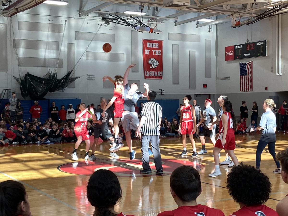 MarciaStay's tweet photo. Great way to start the holiday season! Cookie exchange, holiday movies, and finish off with a little basketball challenge. Let’s go faculty and happy holidays to all of the OMS family! https://t.co/7DePR6g2el