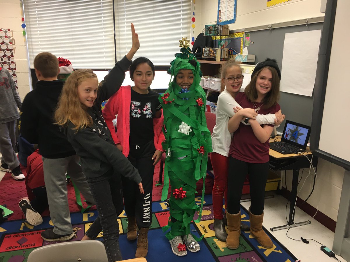 Holiday party fun! Who can decorate the best tree?! ⁦<a href="/RoundHillES/">Round Hill Elem</a>⁩