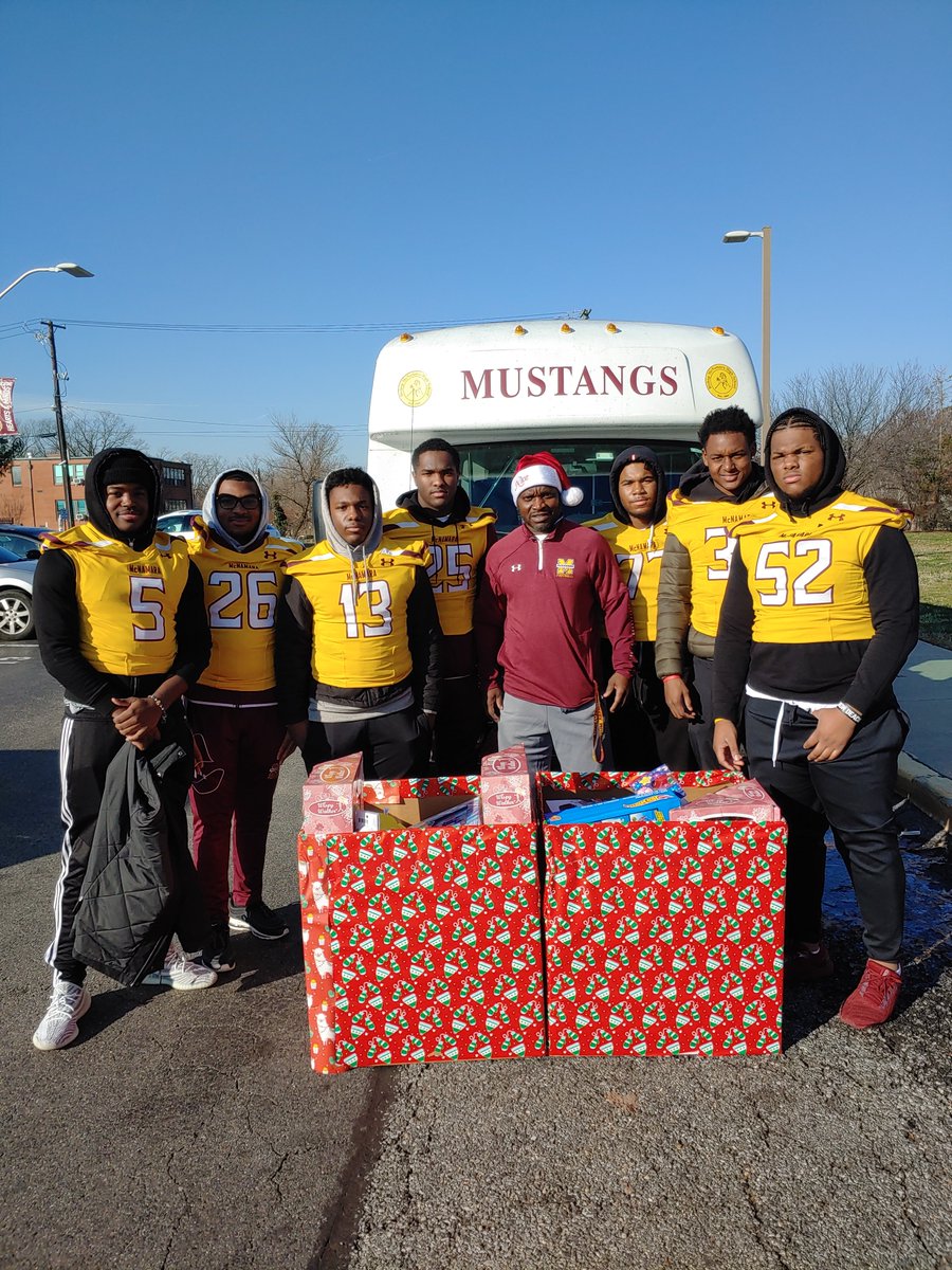 Coachkm2's tweet photo. You already know it's bigger than ball at BMAC, always  life lessons, building boys to MEN, it's a blessing to give back, thank you to everyone who donated toys for the holidays, especially my Players, OT OF OM!!! Happy Holidays  #keeptheFaith19 🙏🏿🙏🏿 Children's Hospital Wash DC https://t.co/RrWlVM7lTi