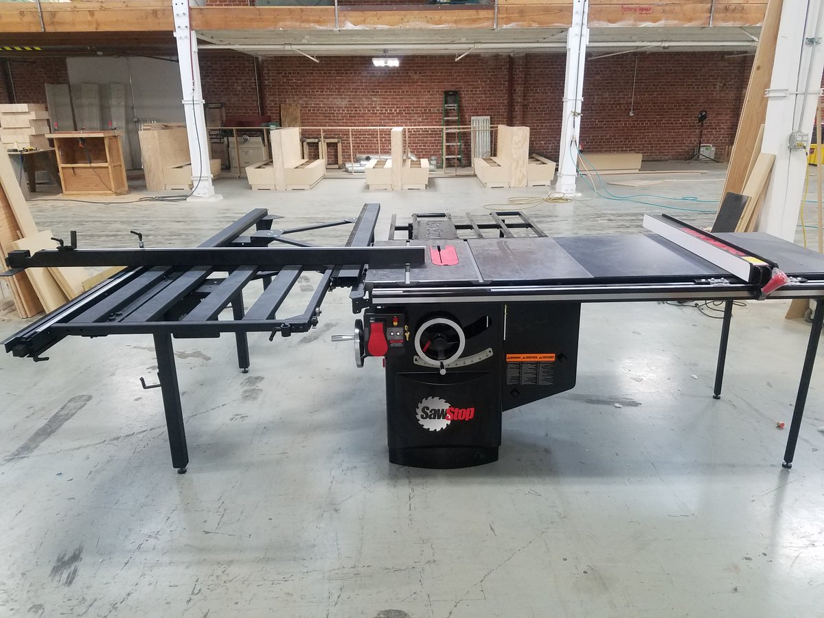 ToolReport's tweet image. Check out this loaded @SawStop Industrial saw. Large sliding table, folding outfeed table and of course the 52" fence. #woodwork #woodworking #tablesaws #powertools