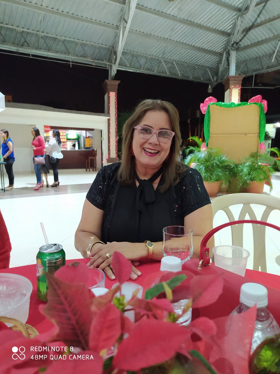 labherrera's tweet photo. Gracias al @CDPeriodistas, @RosaHidalgoG  por su invitación a la fiesta de Navidad, @neomedical https://t.co/JIgRmoOAtq