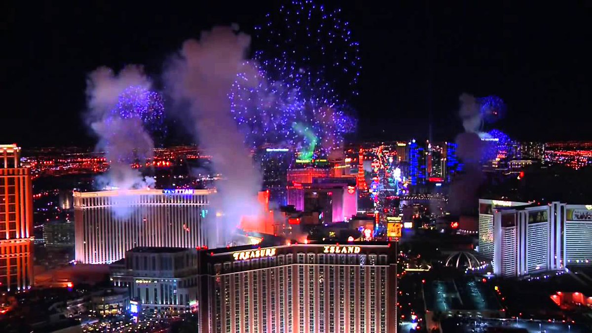 VIPLimosLV's tweet photo. New Year's Eve! Get where you are going without a stressful traffic jam. Sit back and enjoy some champagne, music and scenery while in route to your Party Spot. #VIPLimosLV #Striptours #NYE2020 #NYELasVegas #NewYearsEve #NYEVegas #NYE #LasVegasNewYearsEve https://t.co/5MrTD1YgBU