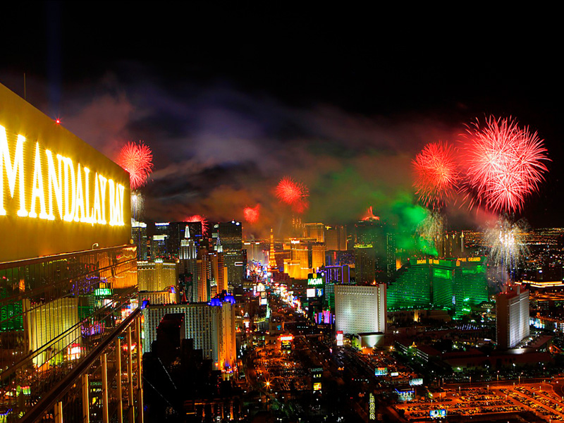 VIPLimosLV's tweet photo. New Year's Eve! Get where you are going without a stressful traffic jam. Sit back and enjoy some champagne, music and scenery while in route to your Party Spot. #VIPLimosLV #Striptours #NYE2020 #NYELasVegas #NewYearsEve #NYEVegas #NYE #LasVegasNewYearsEve https://t.co/5MrTD1YgBU