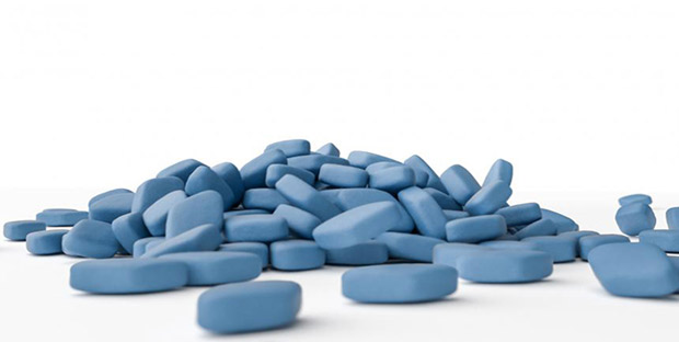 ElAragueno's tweet photo. Una pareja portuguesa gana un millón de euros vendiendo viagra “casera” - https://t.co/sA7it94fPJ #Curiosiades https://t.co/RsjcNoL10p