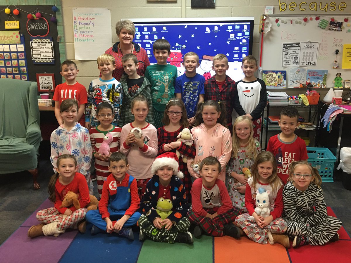 MrsWilkerson2's tweet photo. Mrs. Wilkerson and her class wish everyone a Merry Christmas!!!!🎄🎄 https://t.co/49ejqaqUgF