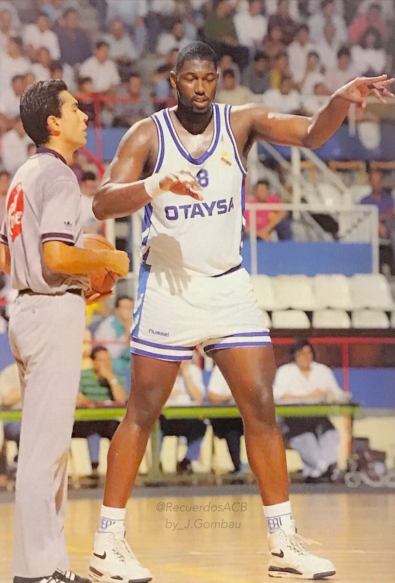 El pívot madridista Stanley Roberts en noviembre de 1990: