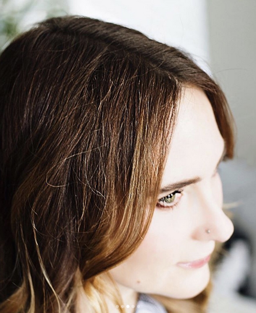 After work Friday night vibes💃 with @bubbyandbean using our Root Concealer spray and Touch-up Quick Stick. 💁‍♀️
#beautyonthego
-
#grayawaypartner #grayaway #nomoregrays #holidayprep #walgreens #drugstorebeauty #ulta #walmart #amazon #hair #affordablebeauty #beautycommunity