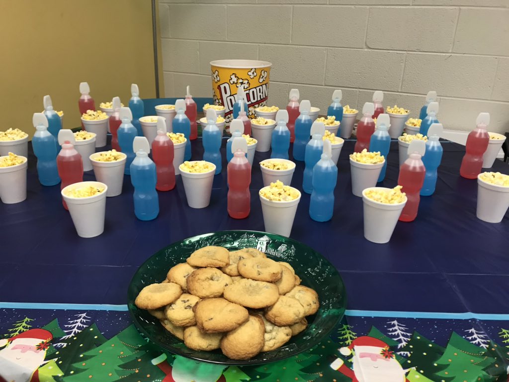 LacrossLindsay's tweet photo. All aboard The Polar Express! 🚂🚂🚂 @myLSPS @VioletAllStars https://t.co/HaeV8P8MyK