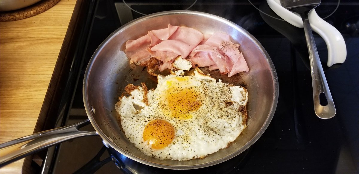 Bushmonke's tweet photo. I forgot to eat this morning, so I'm eating now... #brunch #lupper #hungry https://t.co/KPvjZUrH9O