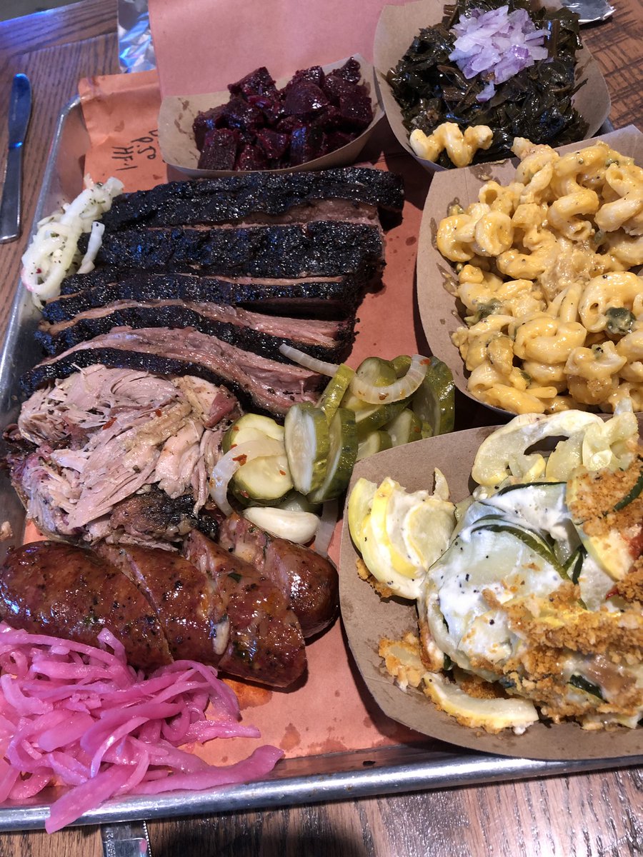 vacationandy's tweet photo. Some business lunch meetings are better than others! #zzq https://t.co/aJkJADRCVz