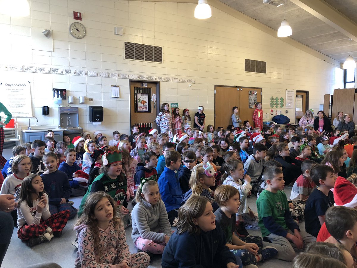 mdoconnell16's tweet photo. Holiday spirit @PFDoyonSchool @IpswichPublic today https://t.co/9BiwxXW3ov