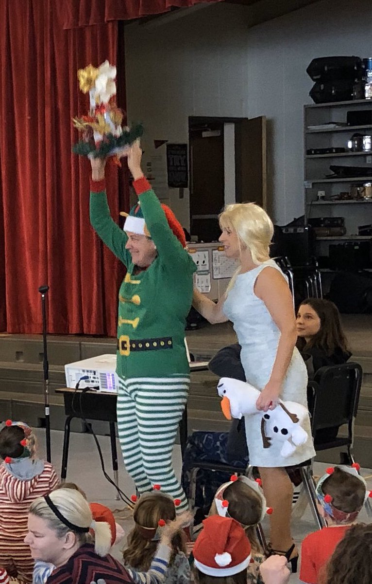 mdoconnell16's tweet photo. Holiday spirit @PFDoyonSchool @IpswichPublic today https://t.co/9BiwxXW3ov