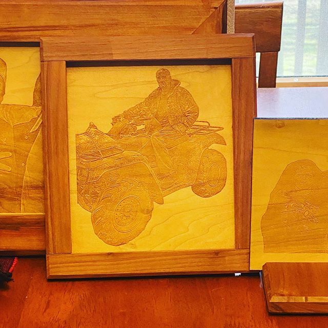 RatchetStudioFX's tweet photo. I may finally be getting the hang of the laser. This is a mix of Christmas gifts/commissioned items. Can’t wait to do more in the future. #maker #makersgonnamake #woodworking #laser #laserart #photolaser #smallbusiness #madeintennessee https://t.co/GjEC1u86bw