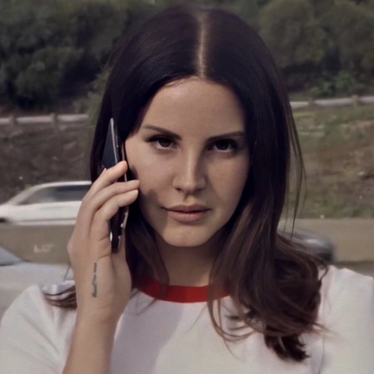 lanasmysoulmate's tweet photo. Lana Del Fucking Rey https://t.co/QtBmpcQieL