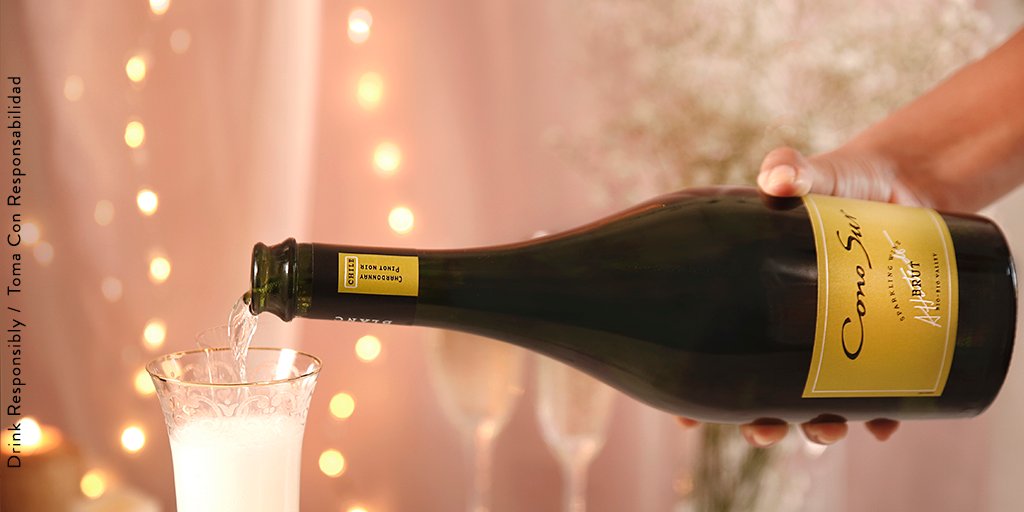 ConoSurWines's tweet photo. Holiday season is also bubbly season! This is the perfect choice for all the toasts to come. Cheers! 🍾

#wine #winelover #winelovers #happyholidays #holidays #holidayeason #christmas #merrychristmas #newyear #happynewyear https://t.co/jxAuslYZAE