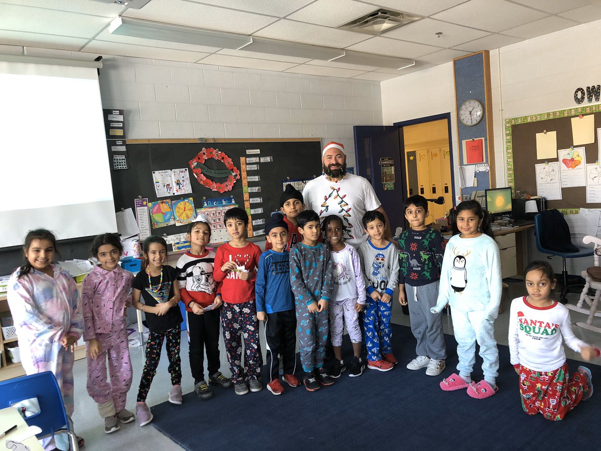 Thank you Mr.Beson for visiting our class and explaining our students how you decorated your beard <a href="/kevinbeson44/">Kevin Beson</a> #alwayslearning