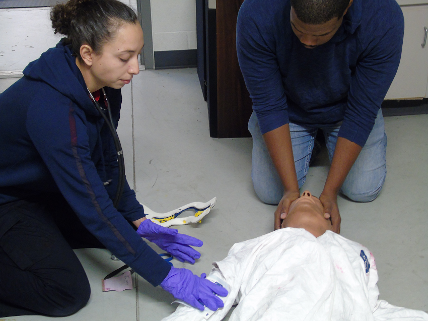 augustafiredept's tweet photo. On Friday, our newest recruiting class had an important #EMT training exercise.
The 17 recruits went through medical simulations designed to help them with their assessment skills for both trauma and cardiac patients.
#augustafire #firstresponder #Augusta https://t.co/31SYG9KjlE