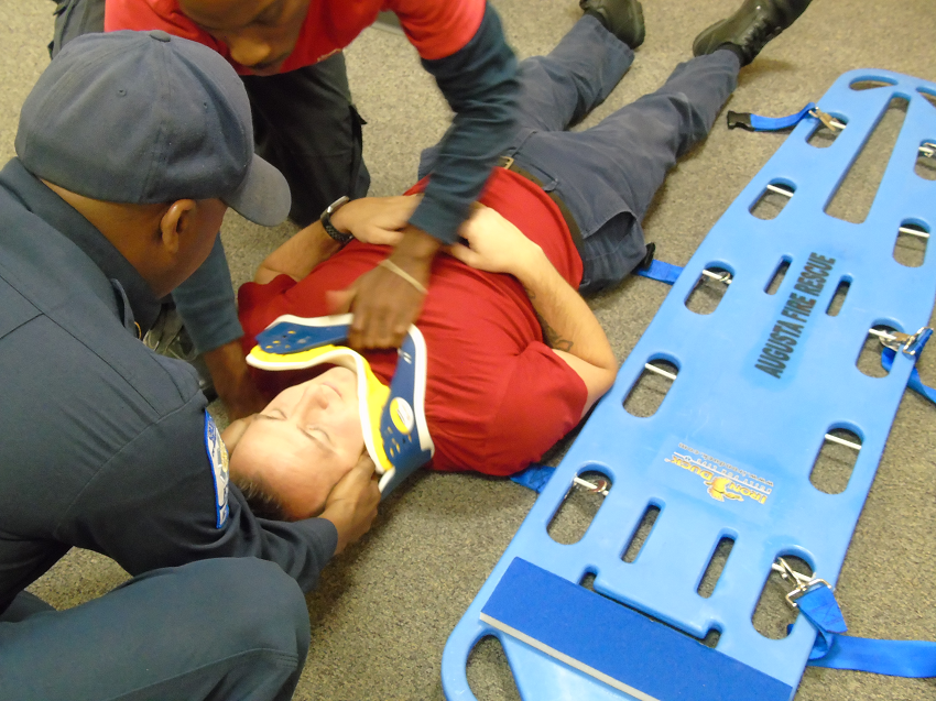 augustafiredept's tweet photo. On Friday, our newest recruiting class had an important #EMT training exercise.
The 17 recruits went through medical simulations designed to help them with their assessment skills for both trauma and cardiac patients.
#augustafire #firstresponder #Augusta https://t.co/31SYG9KjlE
