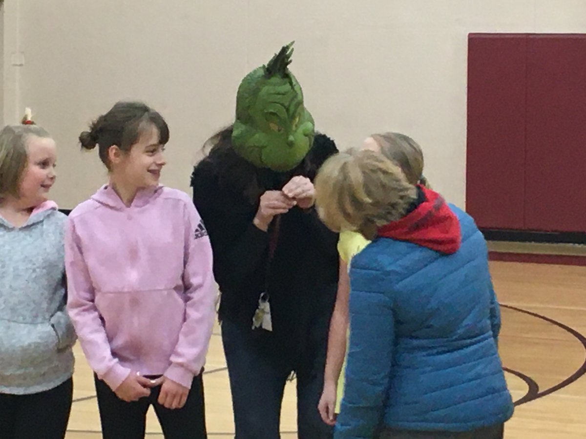 TritonElementa1's tweet photo. Triton Elementary ending our last day before Winter Break with a Sing-along lead by Mrs. Meyers!  Happy Holidays for Triton Elementary to our students, families and staff.
#wearetriton https://t.co/7WTbOwdjLD
